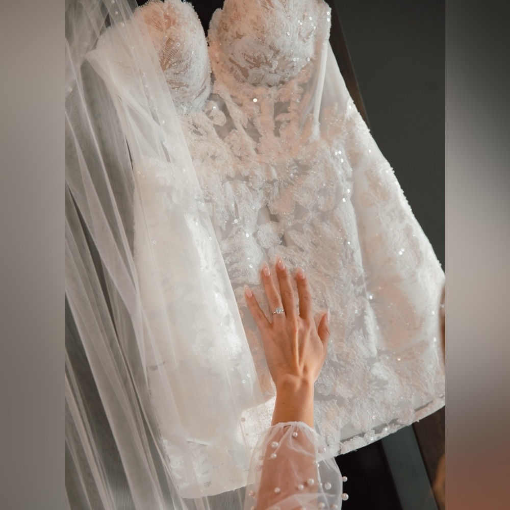 Elegant White Lace Wedding Dress